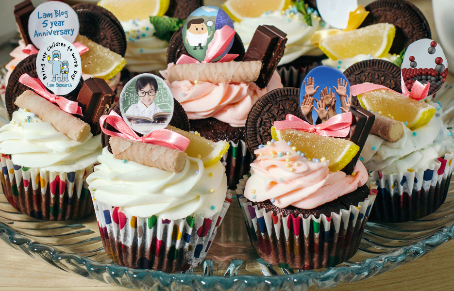 cupcakes with photos from lam blogs